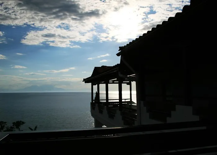 Thea Potidea נאה פוטידאה