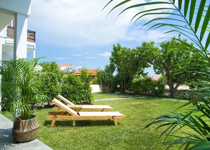 Thea Potidea נאה פוטידאה